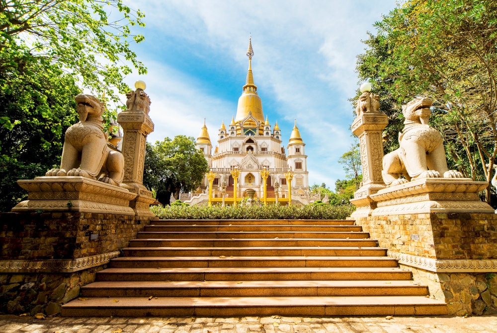 Buu Long Pagoda stands out with its unique architecture bearing the distinctive Thai style